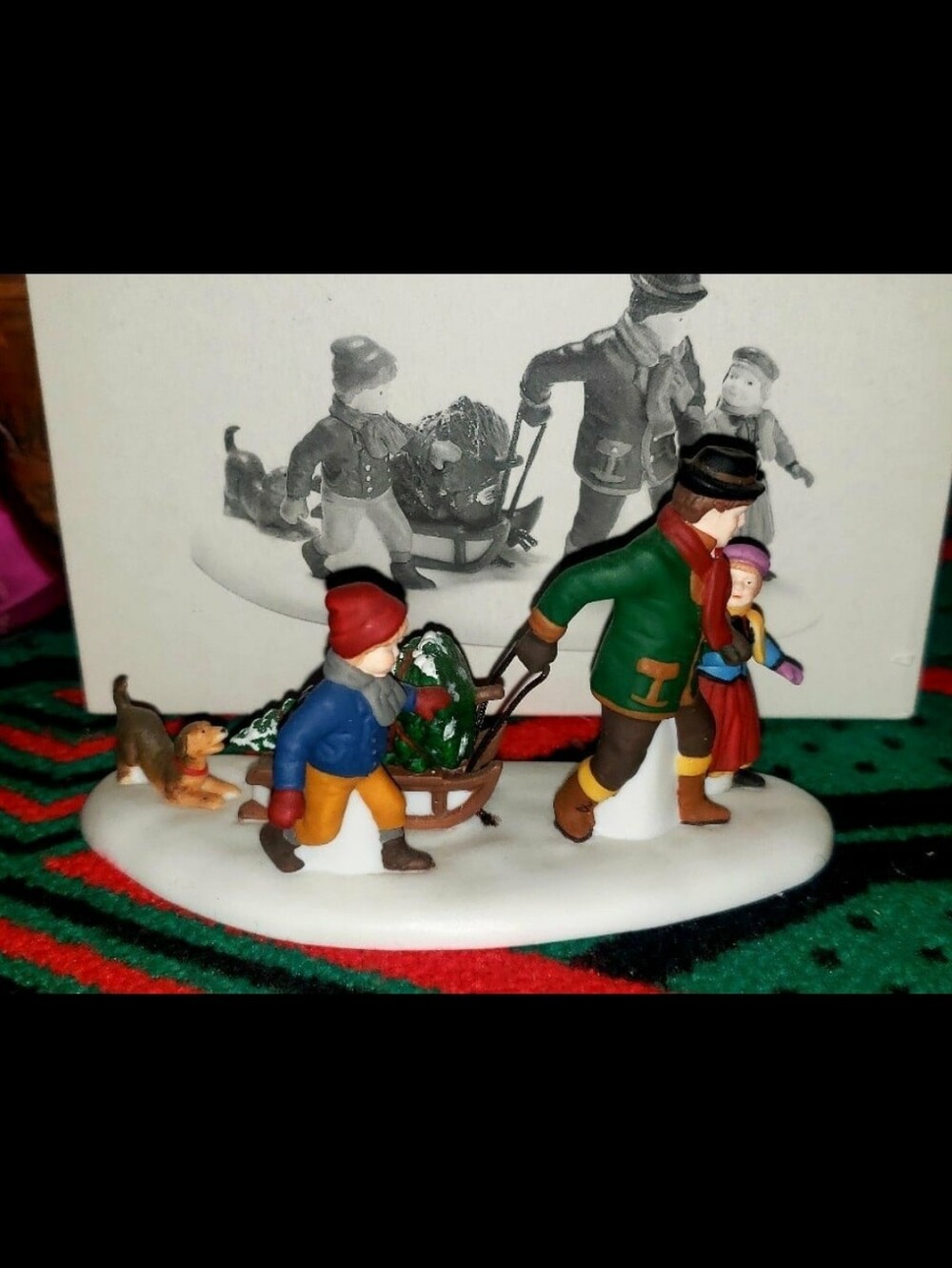 Department 56 "The Family Tree"The Heritage Village Collection
